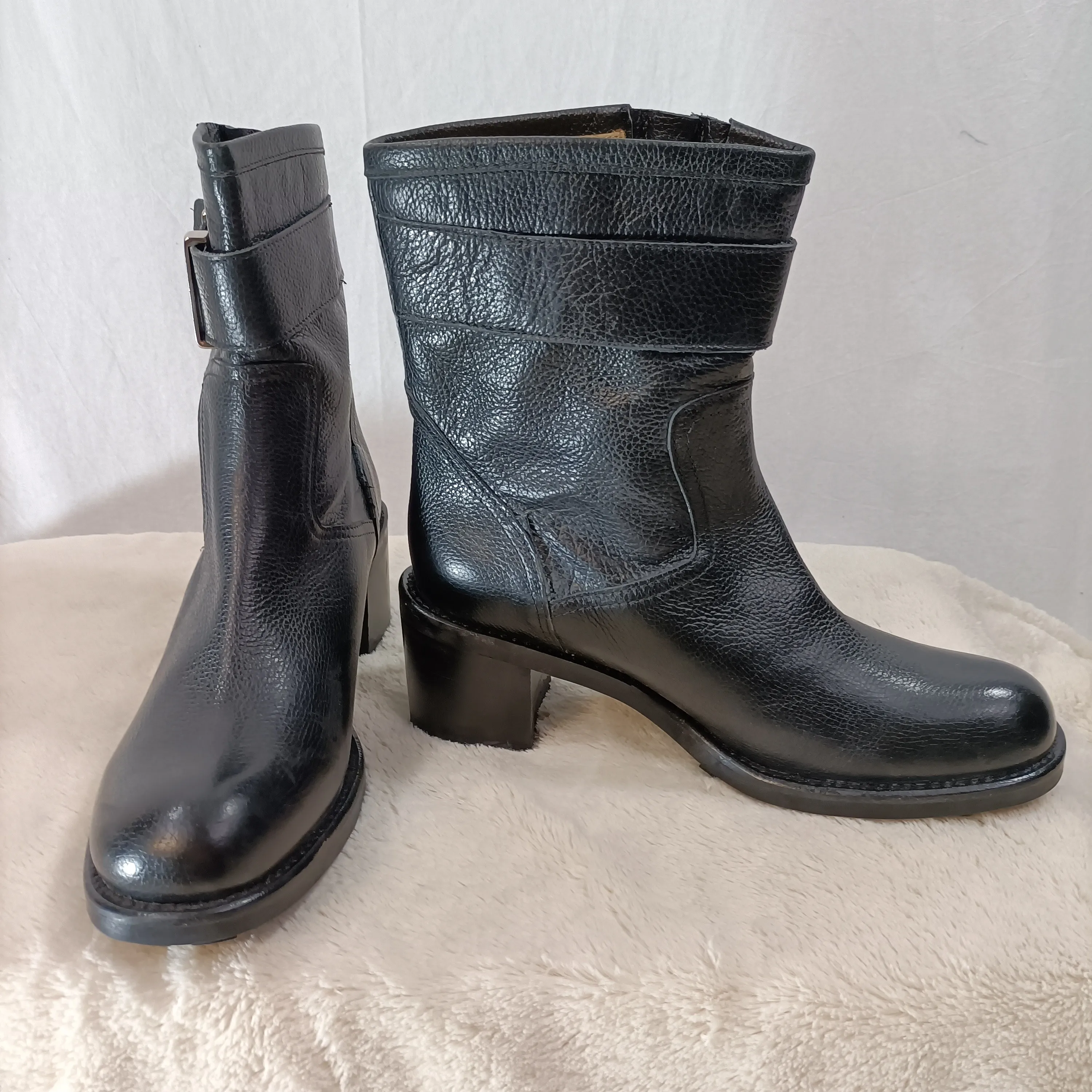 Boots biker à gros talons, tout cuir, semelle crantée en gomme - M-V - Pointure 40 