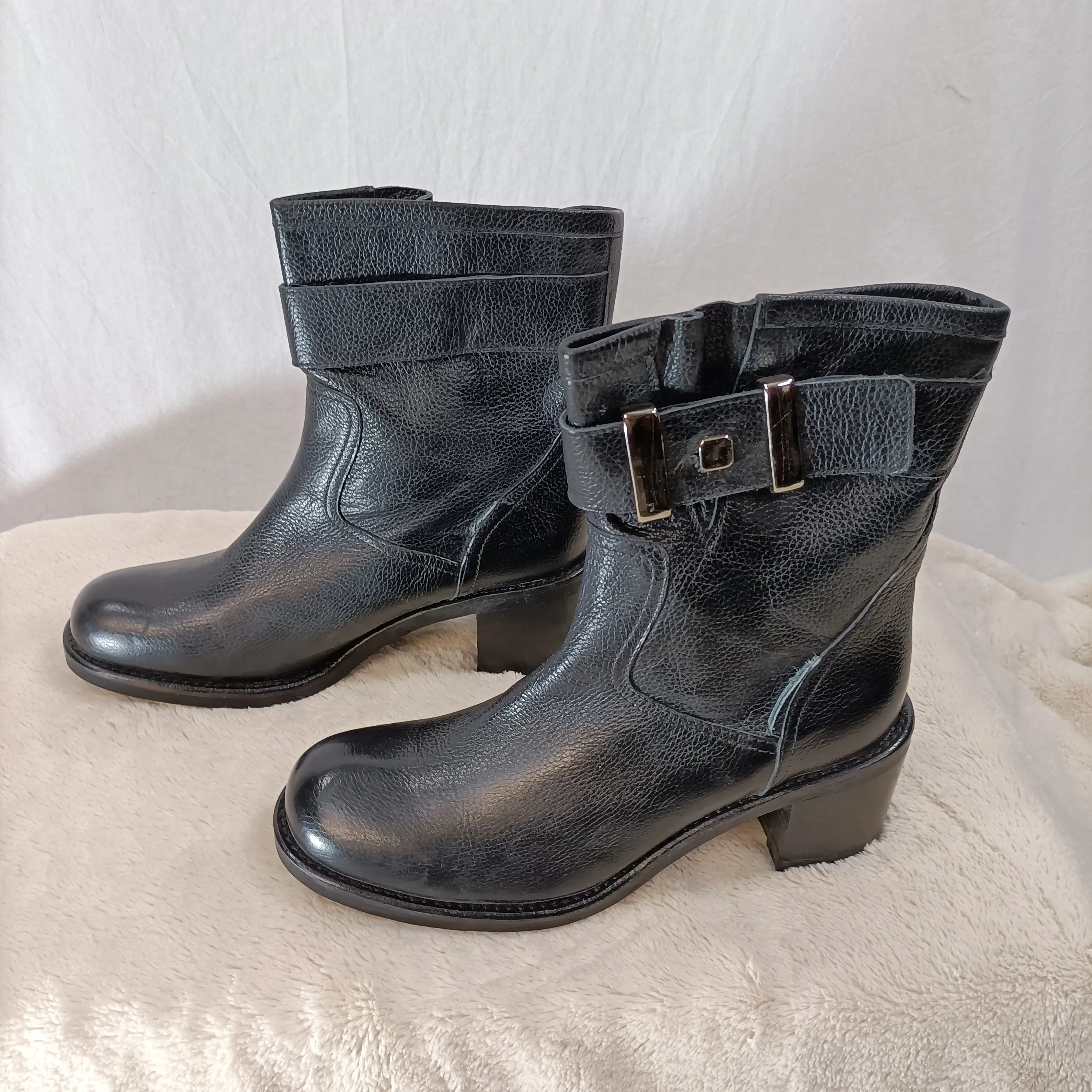 Boots biker à gros talons, tout cuir, semelle crantée en gomme - M-V - Pointure 40 