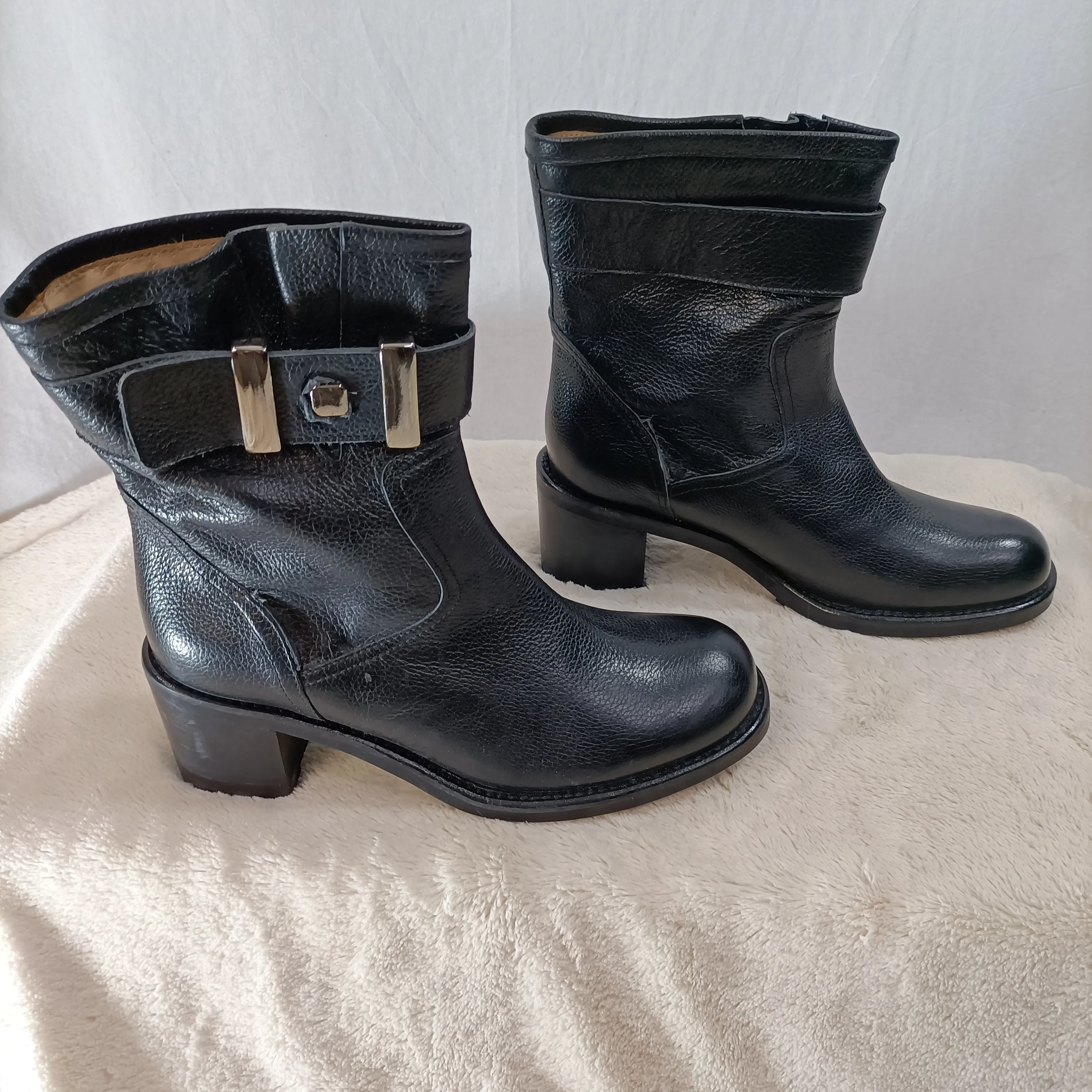 Boots biker à gros talons, tout cuir, semelle crantée en gomme - M-V - Pointure 40 