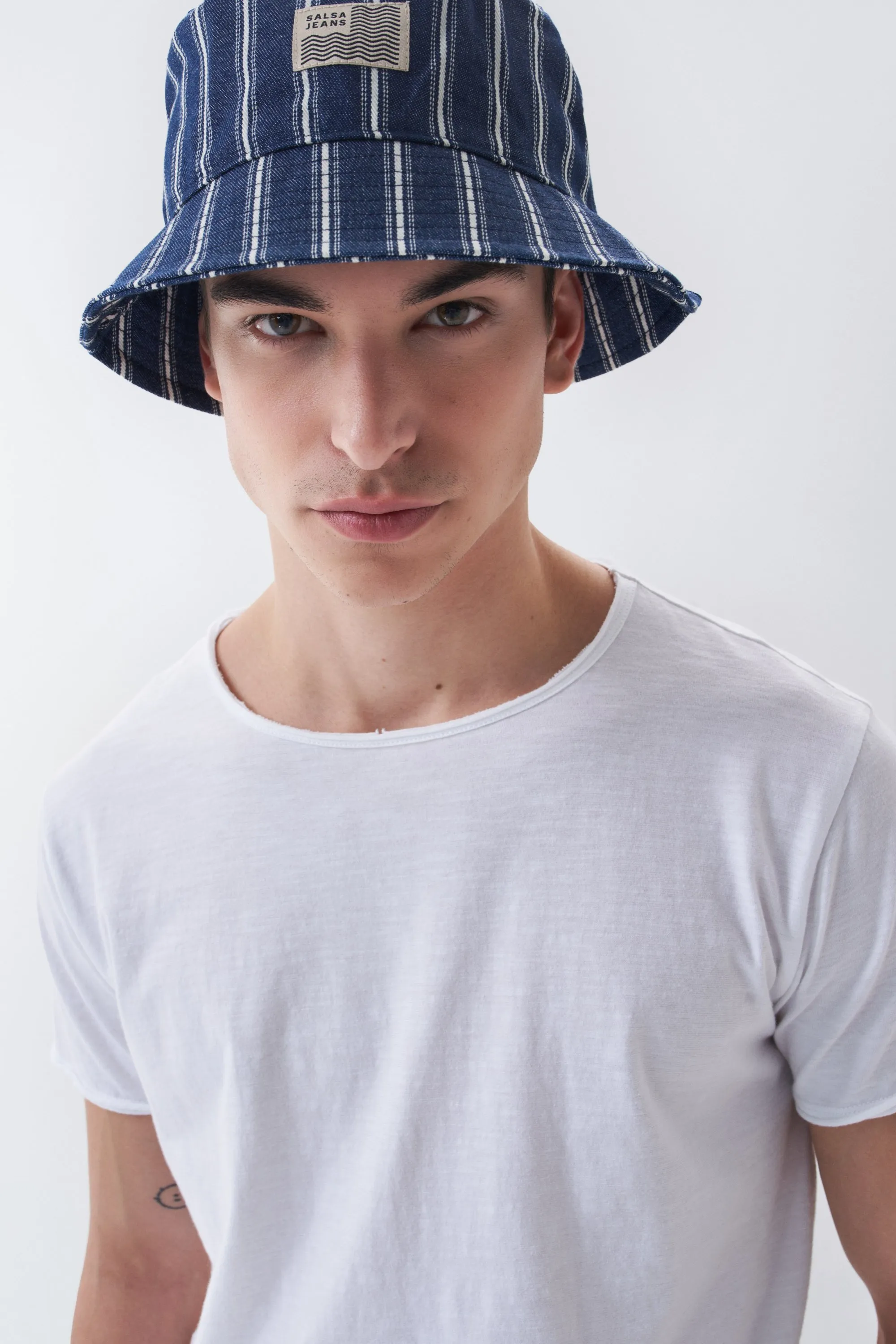 Chapeau en denim rayé