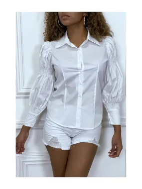 Chemise blanche à manches bouffantes