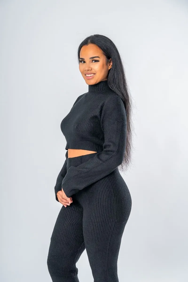 Ensemble pull crop top et pantalon noir