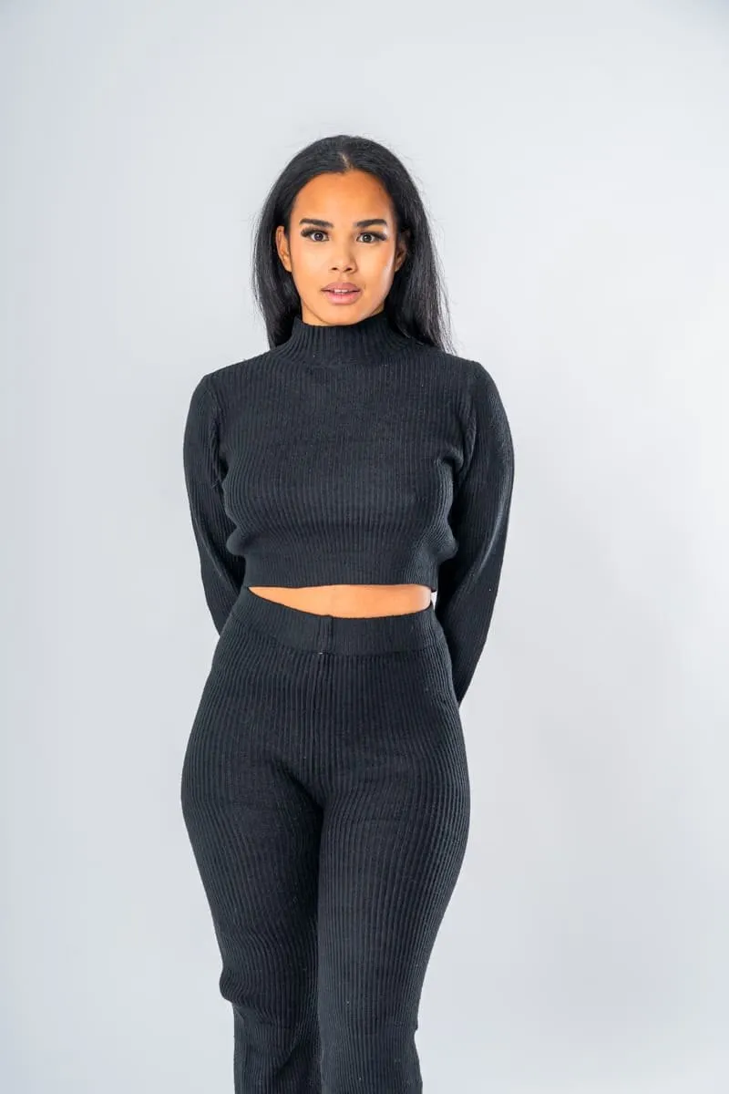 Ensemble pull crop top et pantalon noir