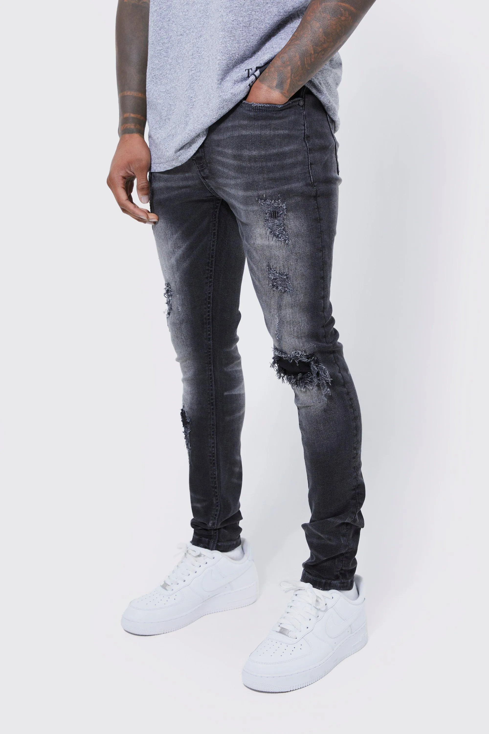 Jean skinny déchiré et réparé