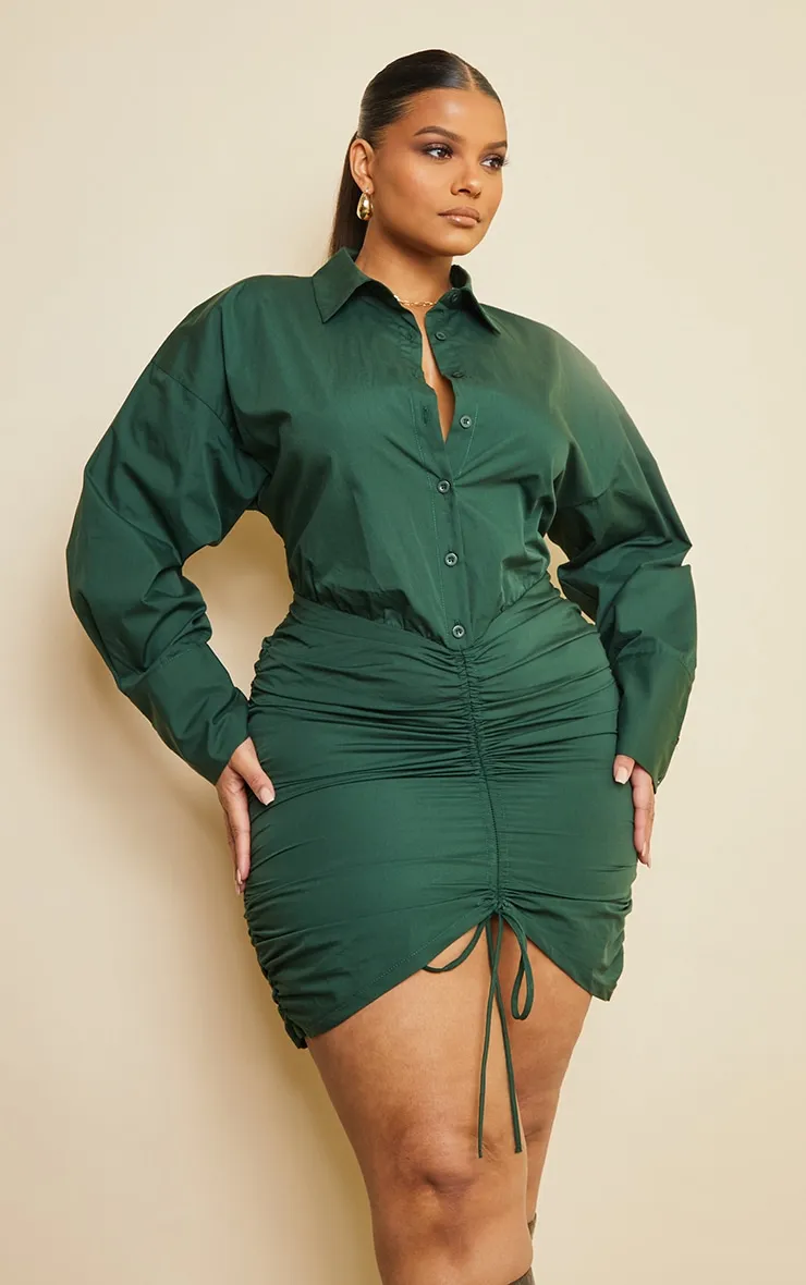 Plus Robe moulante style chemise oversize froncée vert forêt