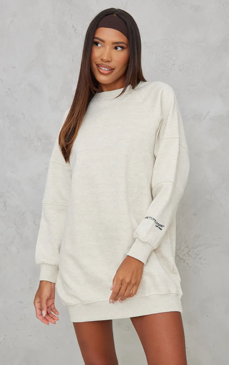 PRETTYLITTLETHING Robe en sweat avoine oversize à manches raglan