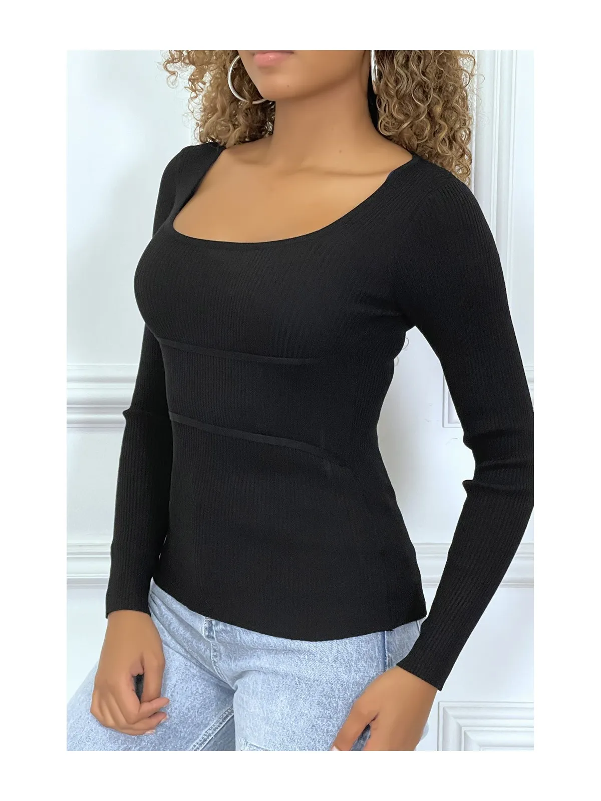 Pull unicolor noir cotelé avec bandes