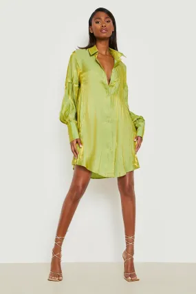 Robe chemise oversize effet brillant à manches volumineuses