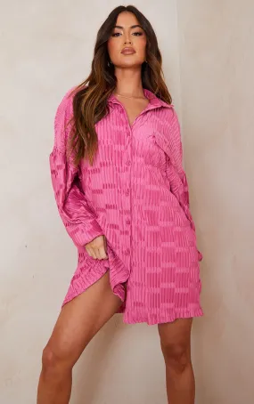 Robe chemise oversize rose vif crêpée et plissée