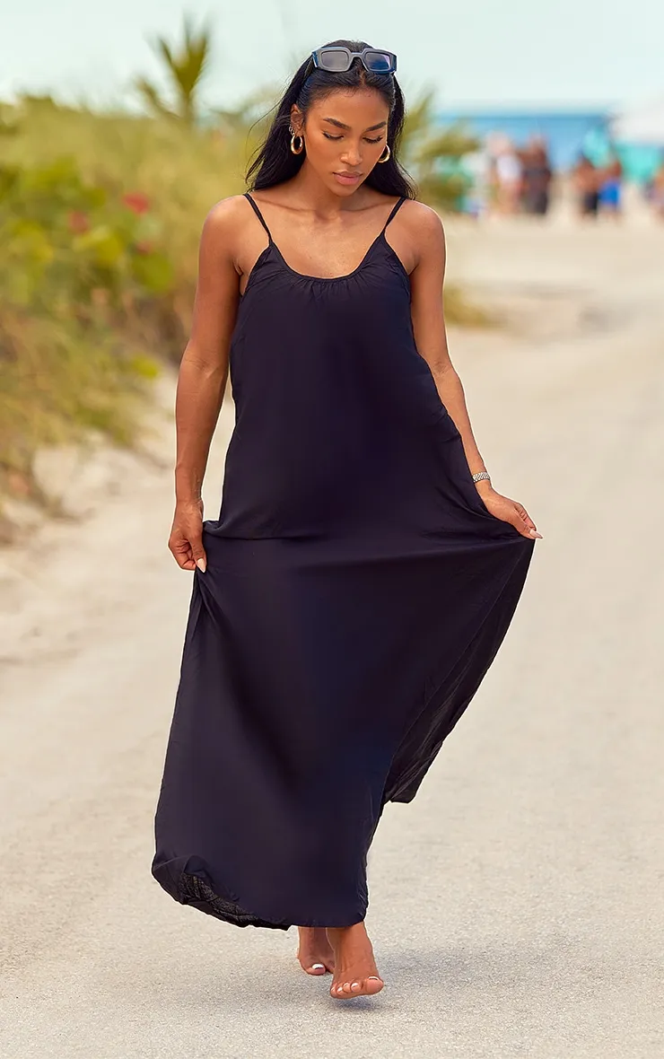 Robe de plage noire oversize à dos ouvert 