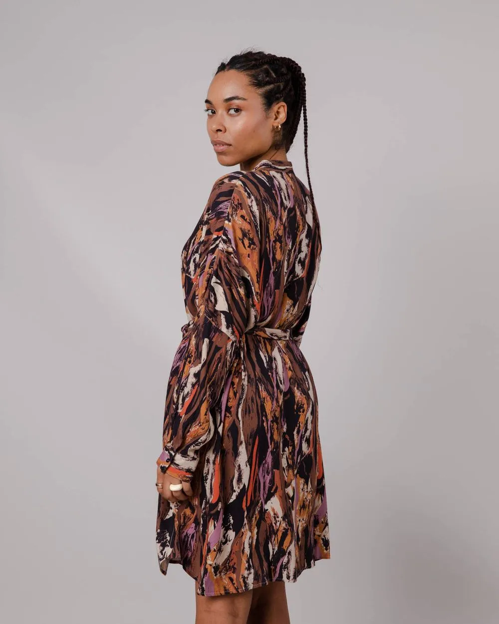 Robe manches longues à motif en ecovero | mulicolore "etna oversize mao dress brown" femme