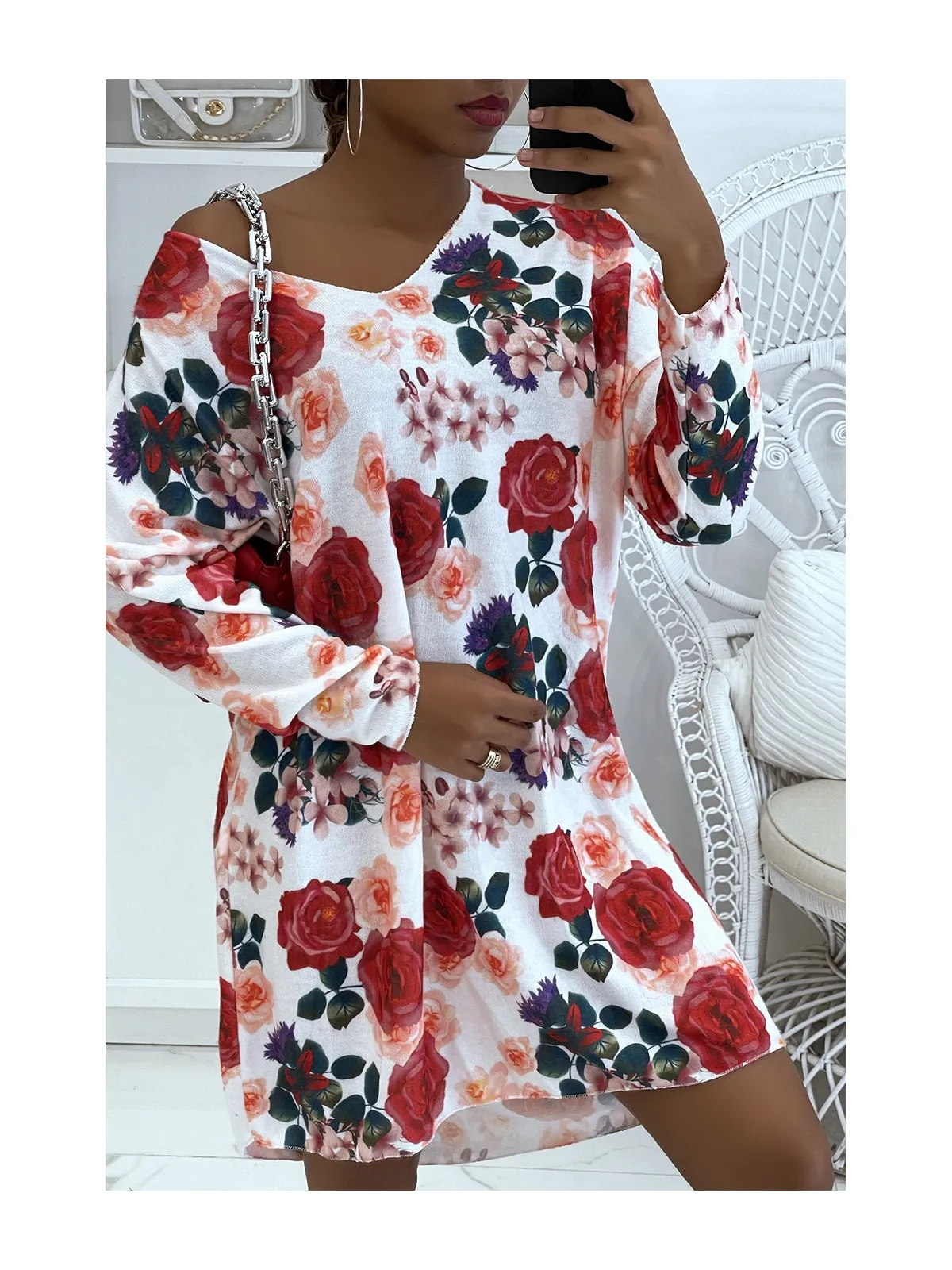 Robe pull col V légère et oversize à imprimé fleurs rouges