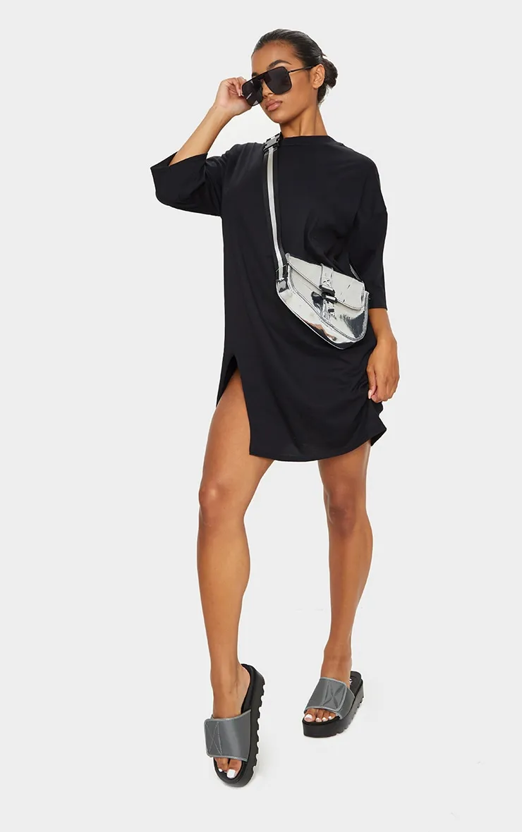 Robe T-shirt noire fendue oversize style boyfriend