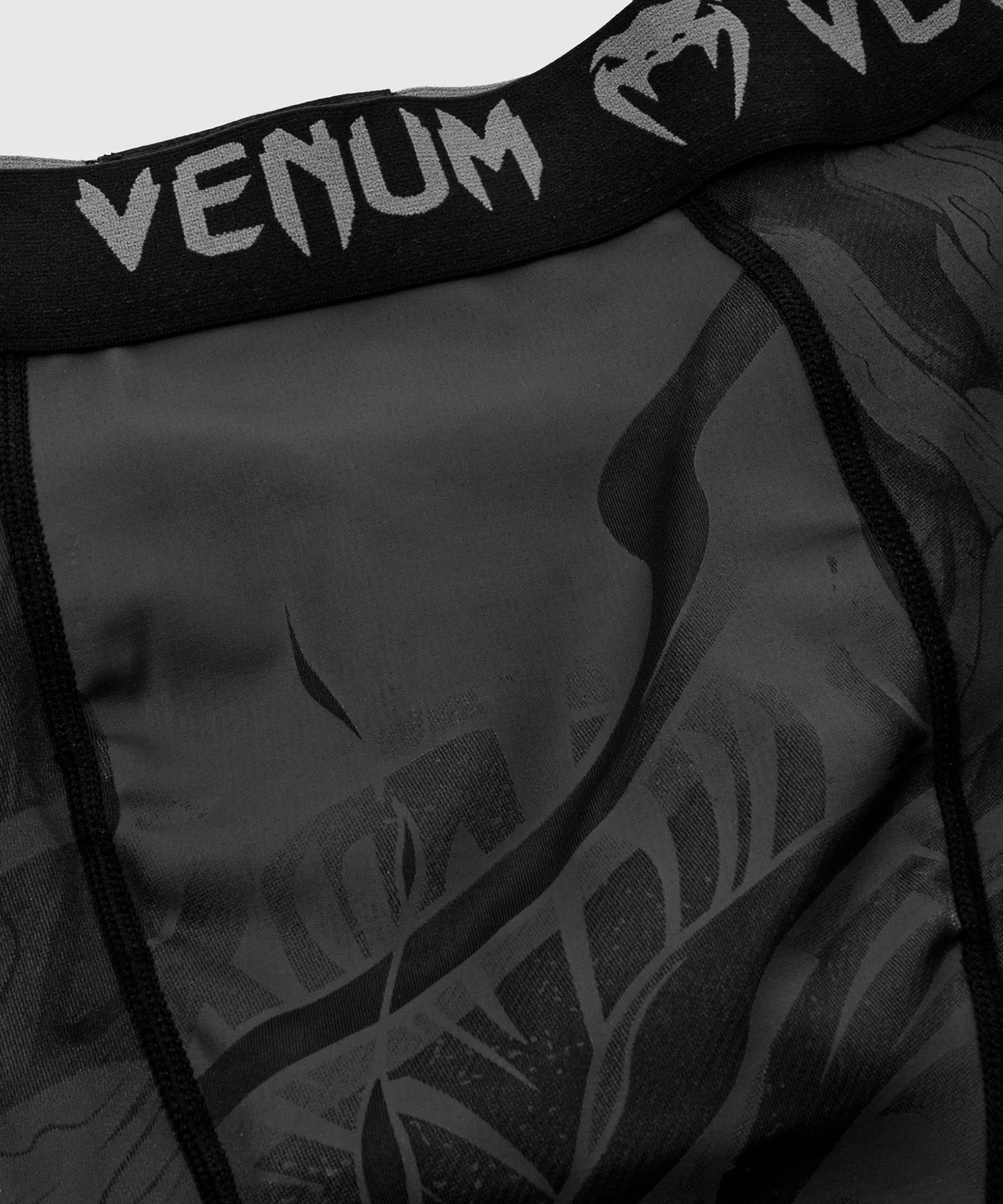 Short de compression Venum Devil - Noir/Noir