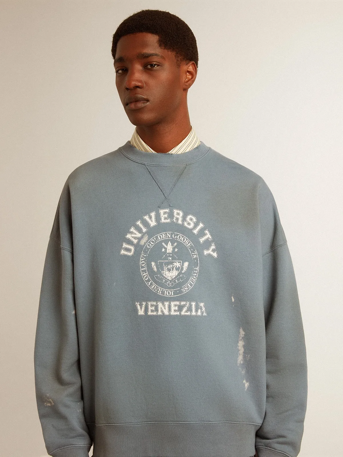 Sweat-shirt oversize bleu pastel au traitement effet usé | Golden Goose