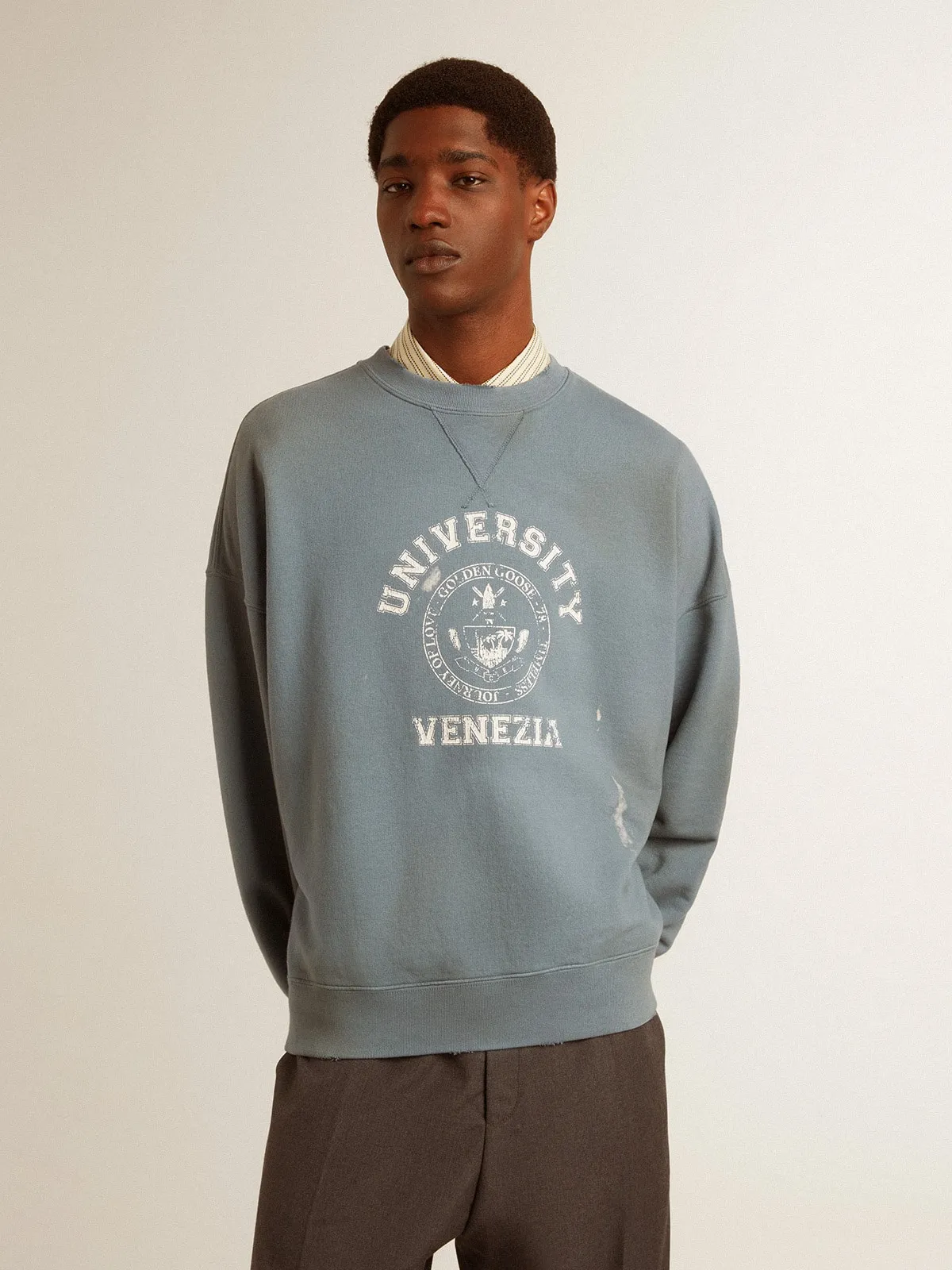 Sweat-shirt oversize bleu pastel au traitement effet usé | Golden Goose