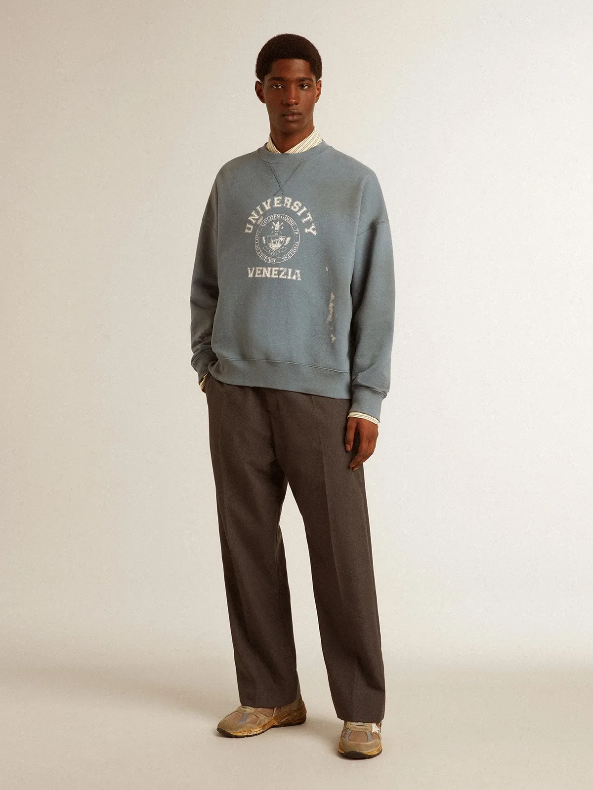 Sweat-shirt oversize bleu pastel au traitement effet usé | Golden Goose