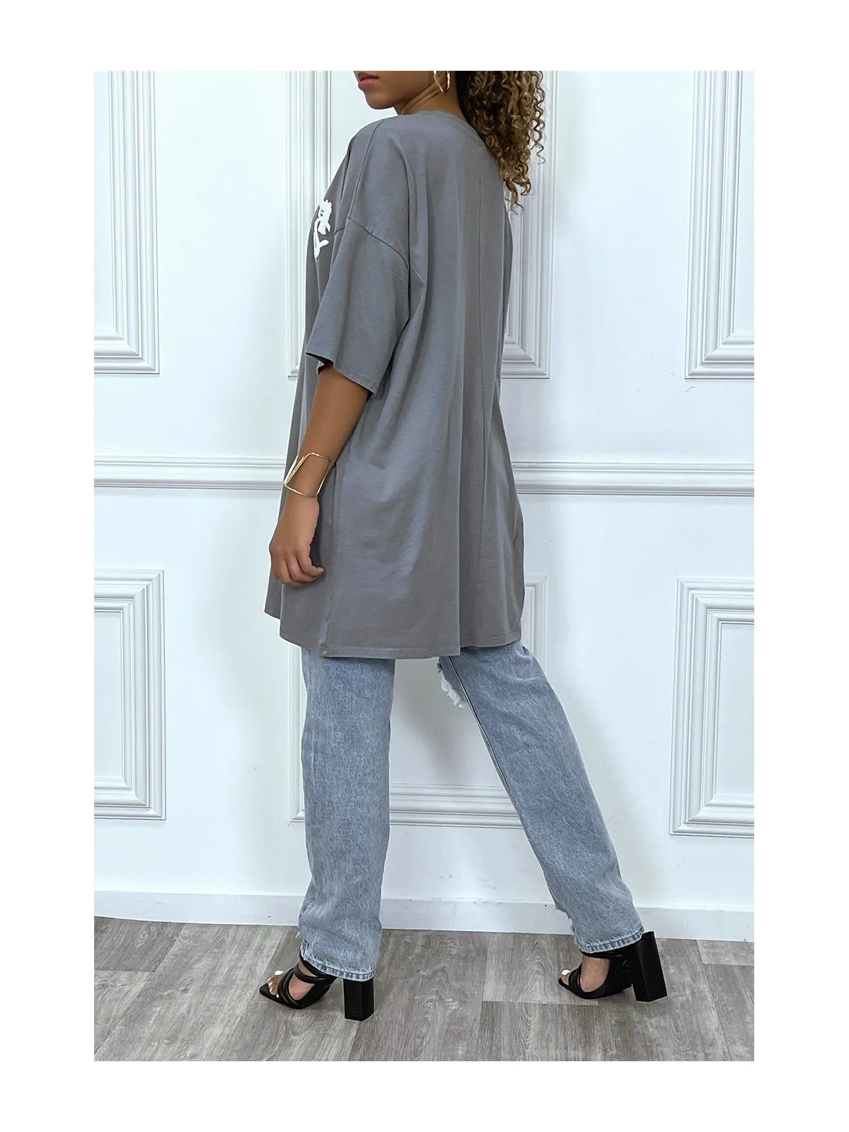 Tee-shirt oversize anthracite tendance avec dessin en coton